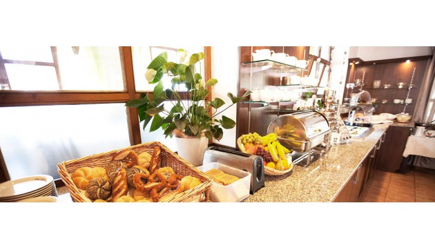 Drexel's Parkhotel & Ristorante IL GUSTO: Reichhaltiges und gesundes Bufett-Frühstück