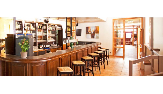 Drexel's Parkhotel & Restaurant "Galileo": Hotelbar Stanleys - GENEHMIGEN SIE SICH EINEN DRINK