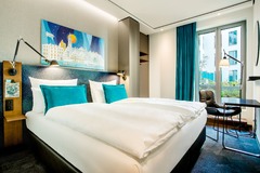 Hotel Motel One Ulm - Room