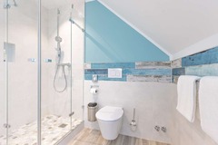 Guest room bath