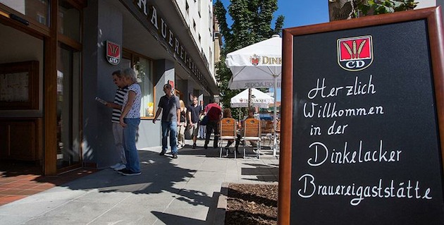 Brauereigaststätte Dinkelacker: Die Gaststube der Brauereigaststätte Dinkelacker