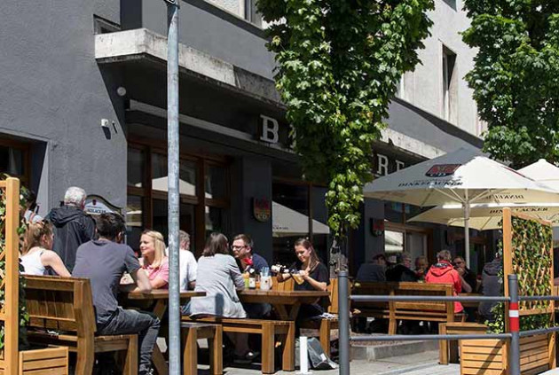 Brauereigaststätte Dinkelacker: Genießen Sie Ihren Mittagessen auf der Aussenterrasse