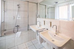 Guest room bath
