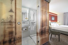 Guest room bath