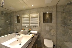 Guest room bath