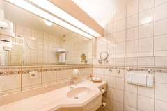 Bathroom, Buiness, Economy
