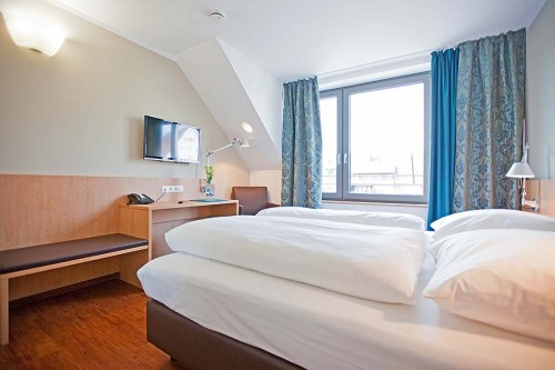 Sebcity Hotel: barrierefreies Rollstuhlgerechtes-Zimmer NUR TELEFONISCH BUCHBAR