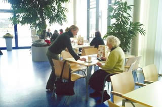 Café in der Virngrund-Klinik & Kiosk: Das Café hat auch einen Kiosk