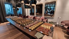 dean&david Catering | Stuttgart - Umfangreiches Buffet mit Salaten, Desserts, Wraps und Kuchen in eleganter Location, passend für Tagung, Empfang und Firmenveranstaltung.