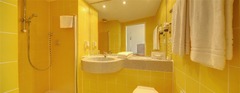 Guest room bath