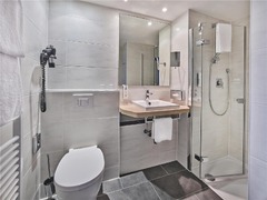 Guest room bath