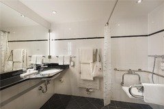 Guest room bath