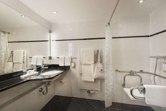 Guest room bath