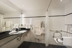 Guest room bath