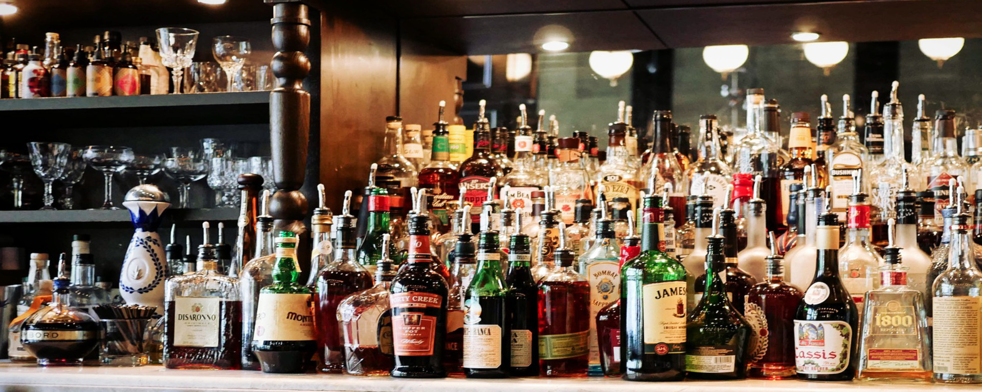 Die SAVOY Hotel BAR erwartet Sie ab 9:00 Uhr zum Kaffee oder Tee - bis nachts um 1:00 Uhr