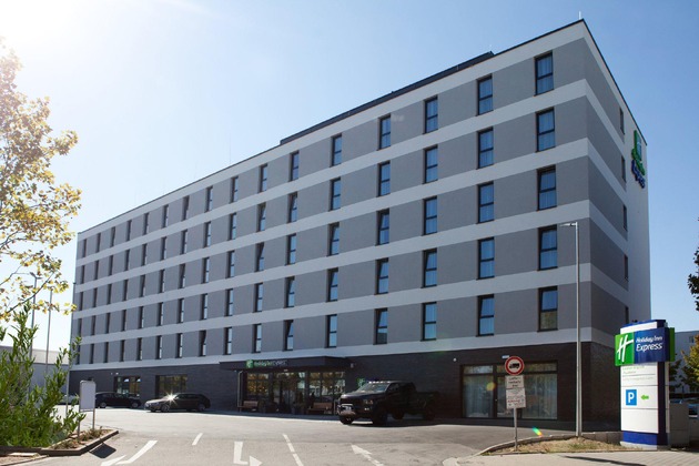 Holiday Inn Express Frankfurt Airport - Raunheim b: Holiday Inn Express Frankfurt Airport - Raunheim by IHG