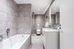 Suite Bathroom