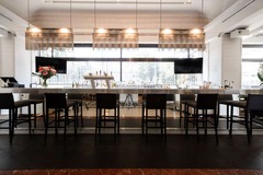 Bar & Lounge