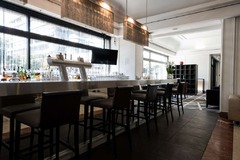 Bar & Lounge