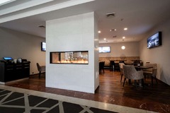 Bar & Lounge
