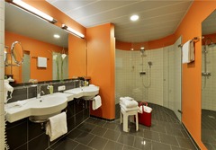 Guest room bath