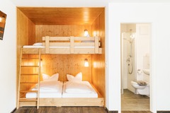 Busses Guesthouse Freiburg im Breisgau / Schwarzwald (Baden-Württemberg) -  Familienzimmer