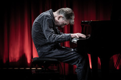 Alexander von Schlippenbach, legendärer Pianist, bei einem Live-Auftritt im Jazzclub Karlsruhe, bekannt für Free Jazz und Avantgarde.
