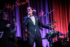 Teddy Schmacht ist ein innovativer Pianist und Komponist, der zeitgenössischen Jazz mit experimentellen Klängen und frischen Ideen bereichert.