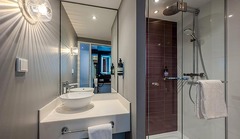 Premier Plus Bathroom