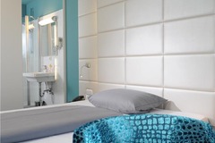 Guest room bath