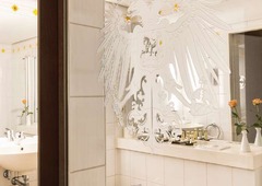 view into the bathroom comfort categorie