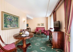 Suite living area