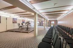 Room Heinrich I. Chair-Row