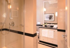 Guest room bath