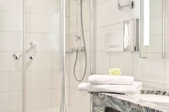 Guest room bath