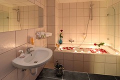 Guest room bath