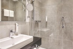 Guest room bath