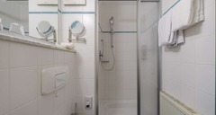 Guest room bath