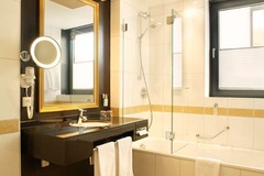 Guest room bath