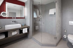 Guest room bath