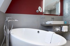 Guest room bath