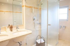 Junior suite bathroom