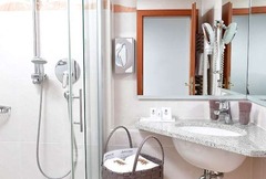 Junior Suite bathroom
