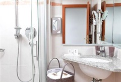Junior Suite bathroom