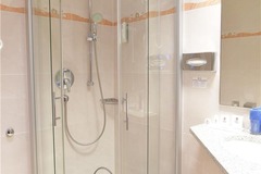 Comfort double room bathroom