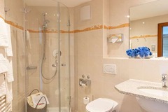 Junior suite bathroom