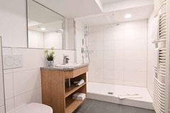 Suprior Studio bathroom