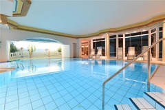 Couple in the indoor pool at the Alpin Studios