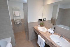Guest room bath