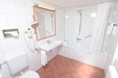 Guest room bath